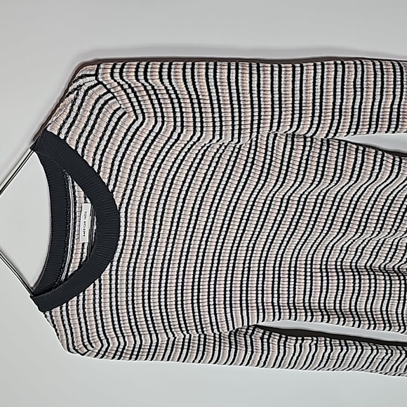 American Eagle medium grey and cream colored long sleeve sweater - Picture 2 of 6